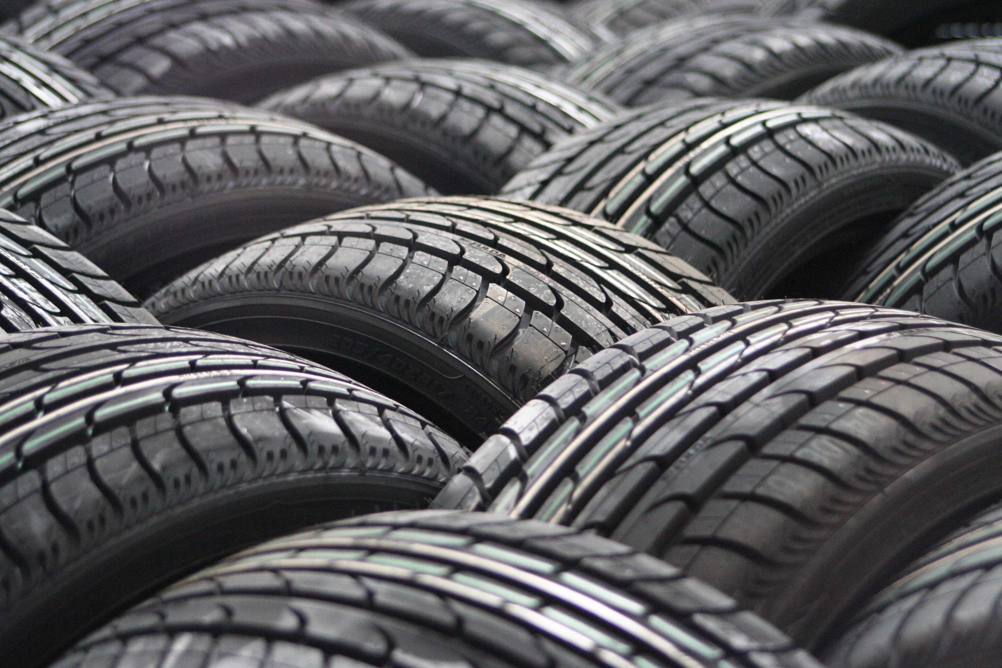 Tyre fitting in a garage